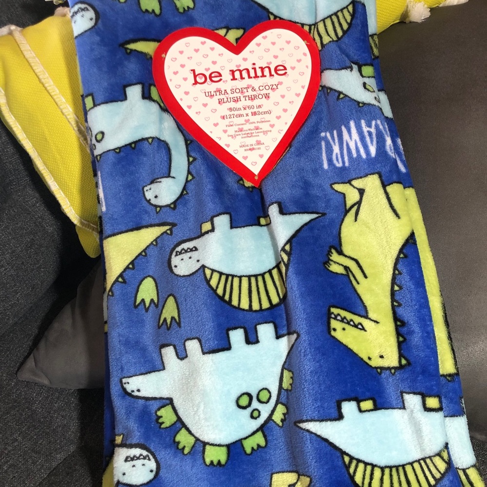 ‼️PRICE DROP‼️ NWT Be Mine Ultra Soft & Cozy Plush Throw. - Picture 4 of 4